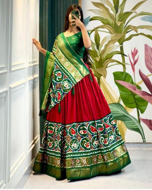 Flosive Women\'s New Fancy Lehenga Choli Dola Silk Patola Print&foil work belt Lehenga Choli (Semi-Stiched)